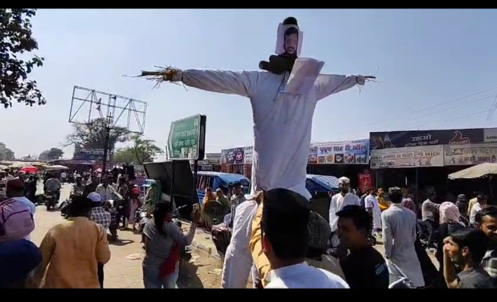 पिरान कलियर में वक्फ बोर्ड अध्यक्ष शादाब शम्स के बयान पर भड़का मुस्लिम समाज, गिरफ्तारी की उठी मांग