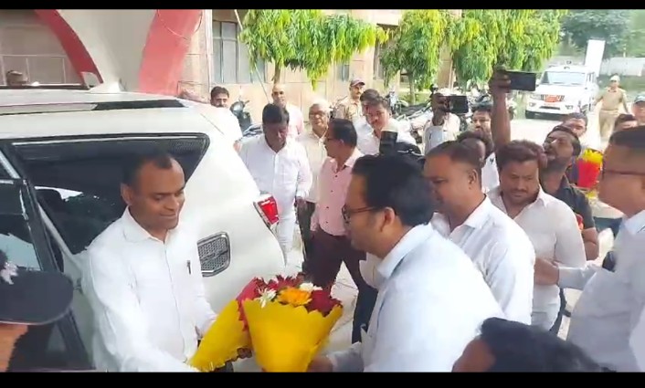 हरिद्वार के नए जिलाधिकारी मयूर दीक्षित ने संभाला कार्यभार।