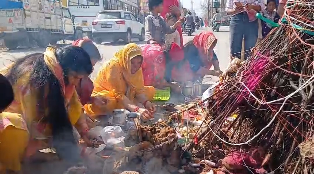 ग्रहण के कारण 2 मार्च को हुआ होलिका दहन, बुराई पर अच्छाई की जीत का संदेश